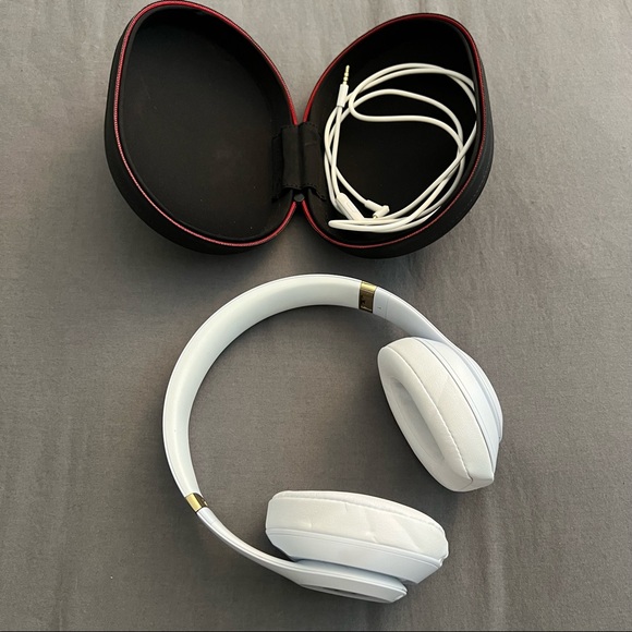 Beats studio3 headphones - Picture 8 of 15